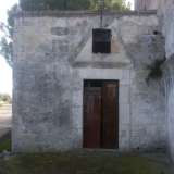 L'ingresso della chiesa della Madonna del Carmelo situato in strada Crocifisso, via rurale che collega Triggiano con il quartiere Mungivacca di Bari